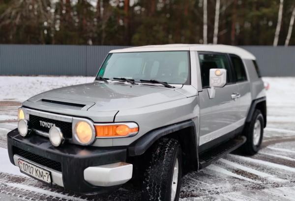 Toyota FJ Cruiser, 2010 год выпуска с двигателем Бензин, 104 223 BYN в г. Минск