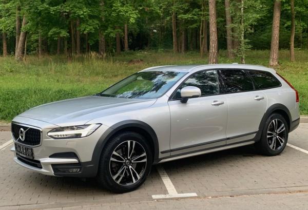 Volvo V90 Cross Country, 2019 год выпуска с двигателем Дизель, 106 758 BYN в г. Минск