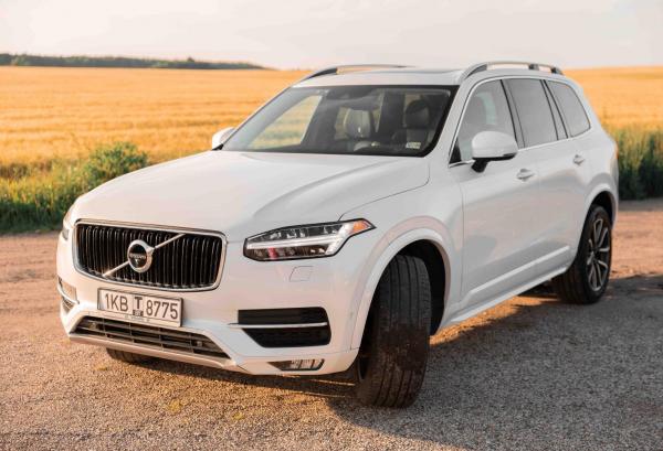 Volvo XC90, 2019 год выпуска с двигателем Бензин, 131 416 BYN в г. Барановичи