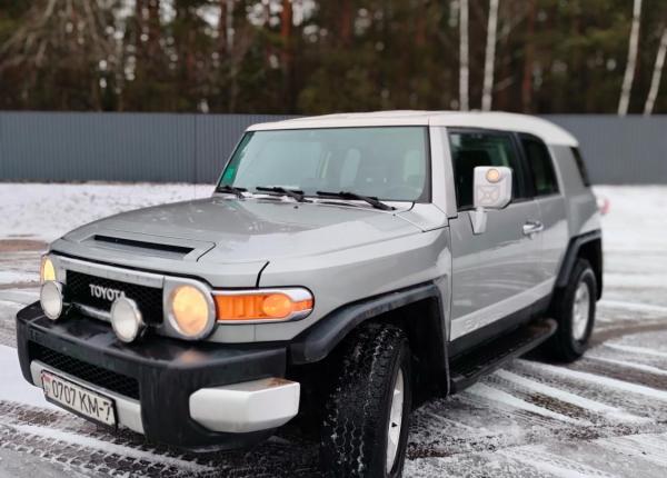 Toyota FJ Cruiser, 2010 год выпуска с двигателем Бензин, 104 223 BYN в г. Минск