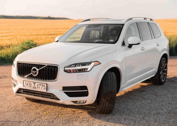 Volvo XC90, 2019 год выпуска с двигателем Бензин, 131 416 BYN в г. Барановичи