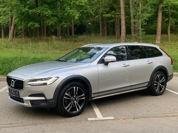 Volvo V90 Cross Country, 2019 год выпуска с двигателем Дизель, 106 758 BYN в г. Минск