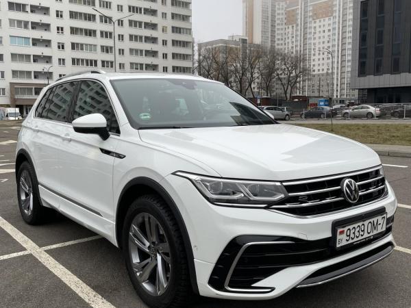 Volkswagen Tiguan, 2021 год выпуска с двигателем Бензин, 142 479 BYN в г. Минск