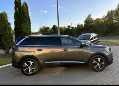 Фото Peugeot 5008