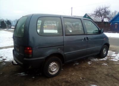 Фото Nissan Serena