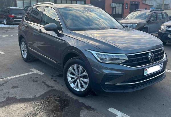 Volkswagen Tiguan, 2021 год выпуска с двигателем Бензин, 102 627 BYN в г. Минск