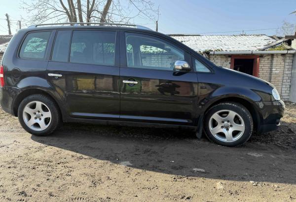 Volkswagen Touran, 2005 год выпуска с двигателем Дизель, 23 510 BYN в г. Могилёв