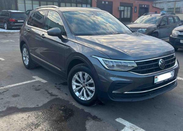 Volkswagen Tiguan, 2021 год выпуска с двигателем Бензин, 102 627 BYN в г. Минск