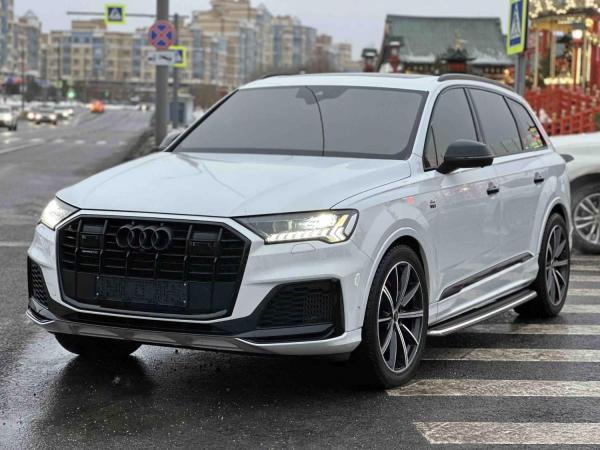 Audi Q7, 2021 год выпуска с двигателем Бензин, 253 040 BYN в г. Минск