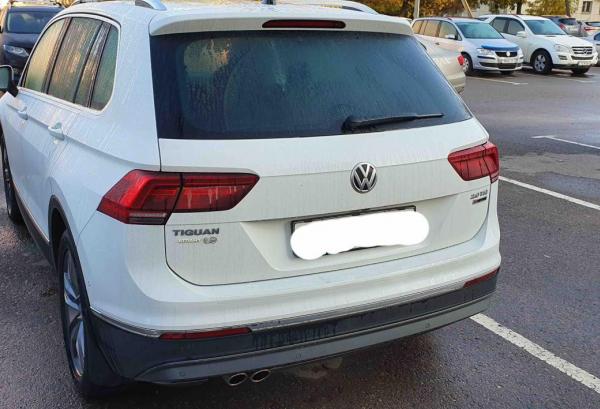 Volkswagen Tiguan, 2017 год выпуска с двигателем Бензин, 88 949 BYN в г. Минск