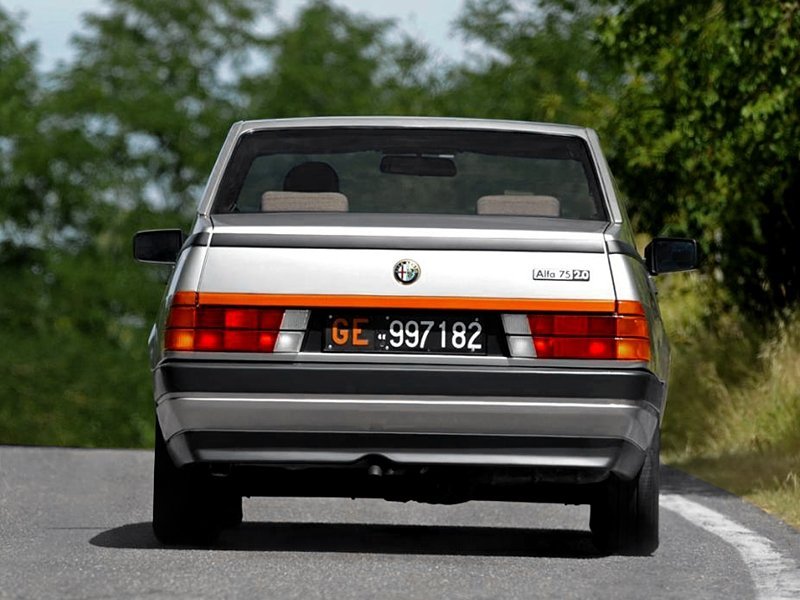 Фото Alfa Romeo 75 I