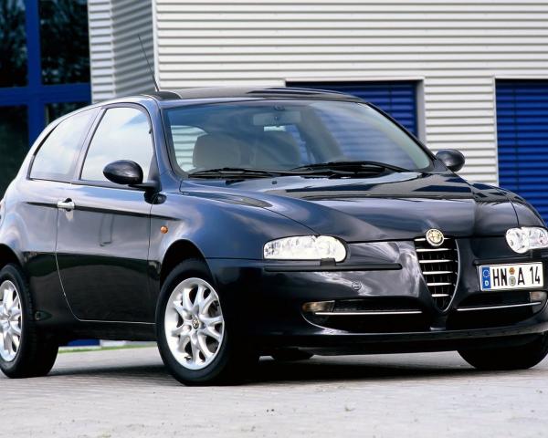 Фото Alfa Romeo 147 I Хэтчбек 3 дв.