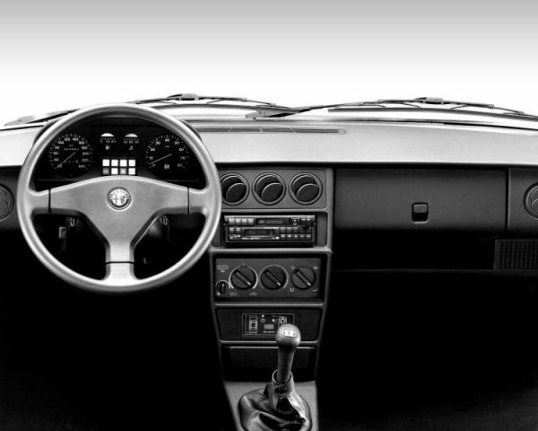 Фото Alfa Romeo 33 II Хэтчбек 5 дв.