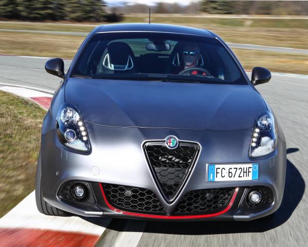 Фото Alfa Romeo Giulietta III Рестайлинг Хэтчбек 5 дв.