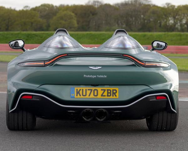 Фото Aston Martin V12 Speedster I Спидстер