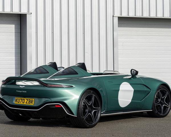 Фото Aston Martin V12 Speedster I Спидстер