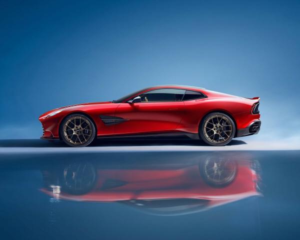 Фото Aston Martin Vanquish III Купе