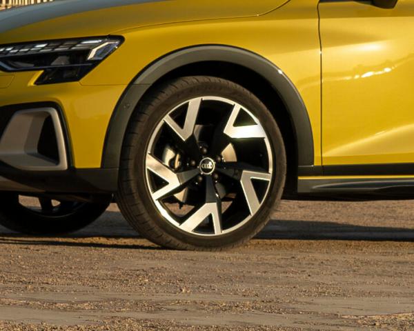 Фото Audi A3 IV (8Y) Рестайлинг Хэтчбек 5 дв. Allstreet