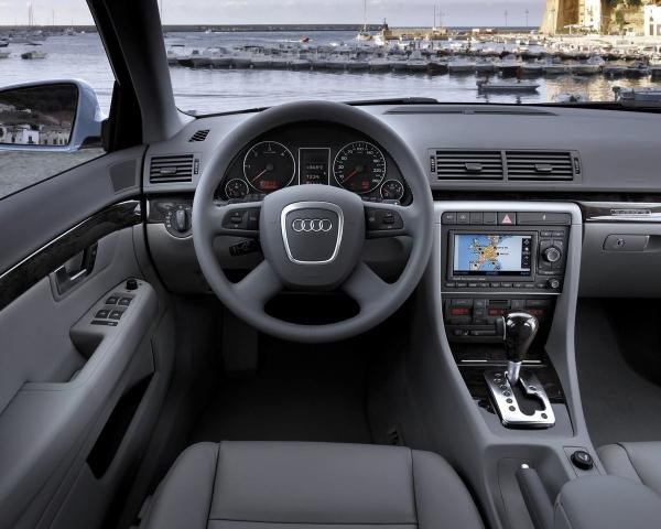 Фото Audi A4 III (B7) Универсал 5 дв.