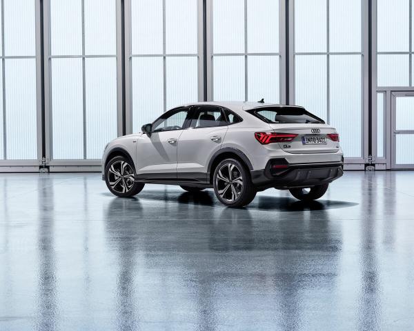 Фото Audi Q3 Sportback I (F3) Внедорожник 5 дв.