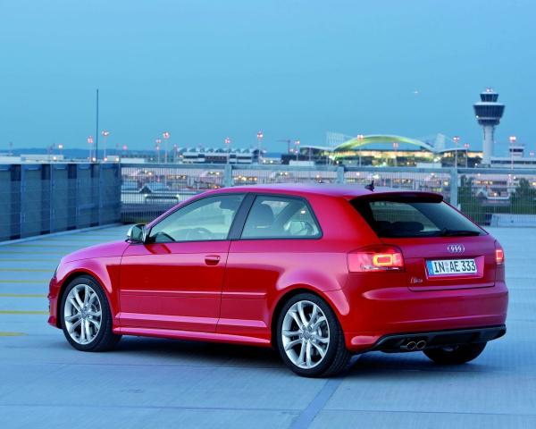 Фото Audi S3 II (8P) Рестайлинг Хэтчбек 3 дв.