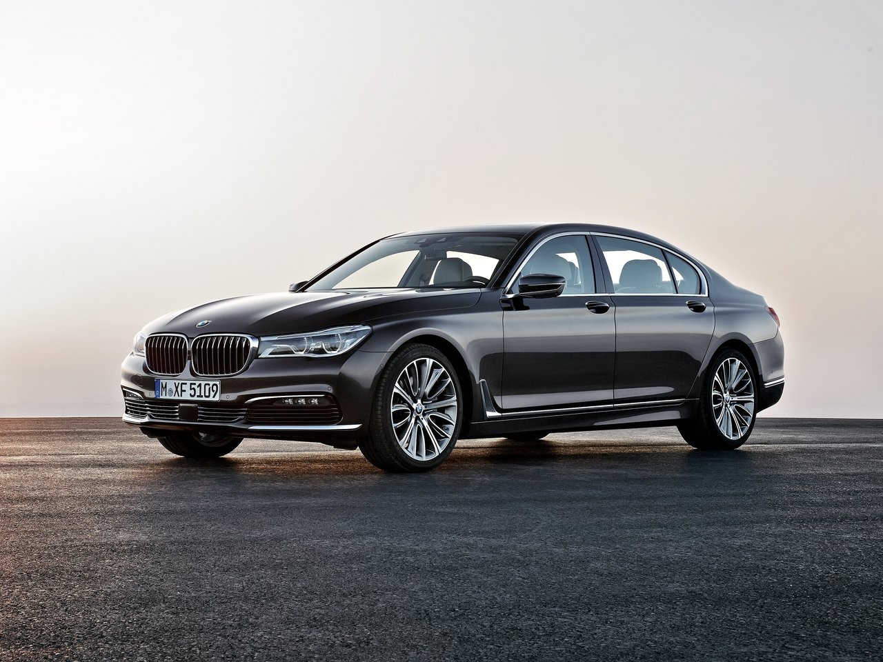 Фото BMW 7 серия VI (G11/G12)