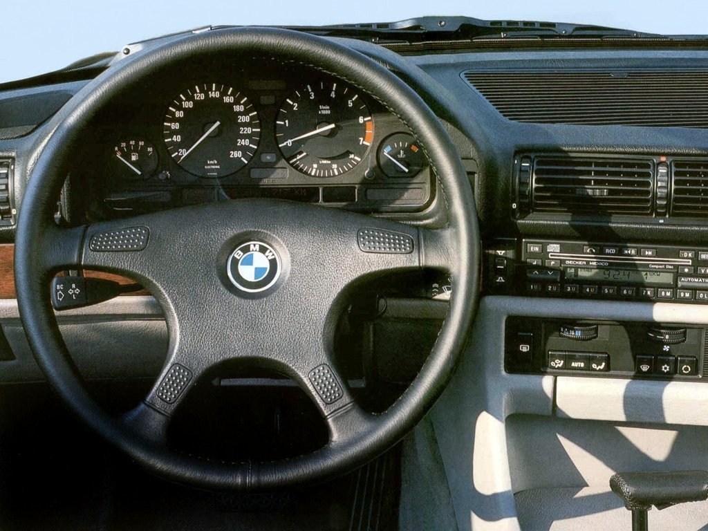 Фото BMW 7 серия II (E32)