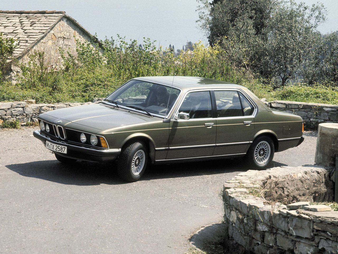 Фото BMW 7 серия I (E23)