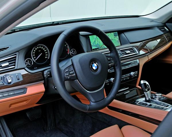 Фото BMW 7 серия V (F01/F02/F04) Седан
