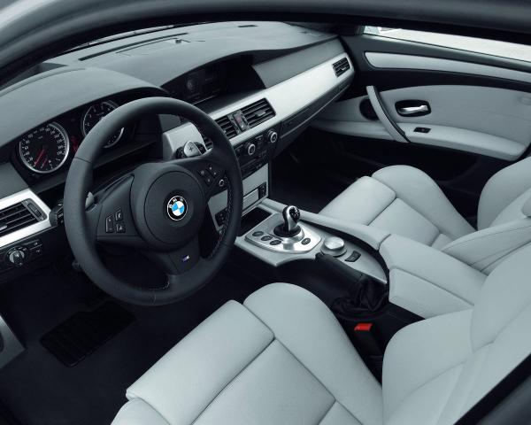 Фото BMW M5 IV (E60/E61) Универсал 5 дв.