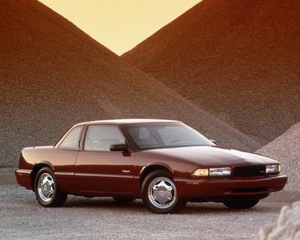 Фото Buick Regal III Купе