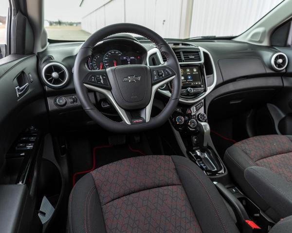 Фото Chevrolet Sonic I Рестайлинг Хэтчбек 5 дв.