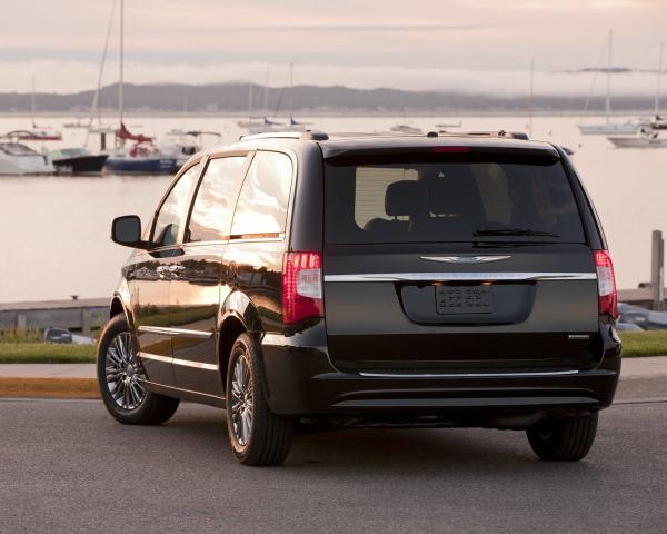 Фото Chrysler Voyager V Рестайлинг Минивэн Grand