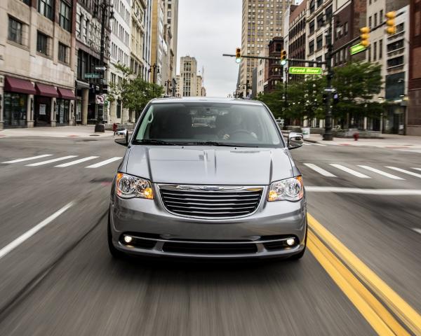 Фото Chrysler Town & Country V Рестайлинг Минивэн