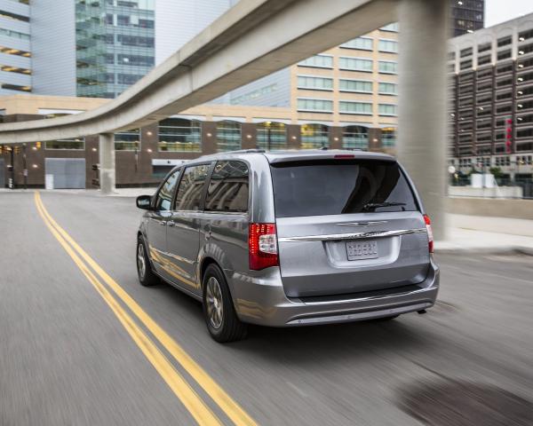 Фото Chrysler Town & Country V Рестайлинг Минивэн