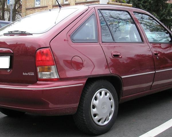 Фото Daewoo Nexia I Хэтчбек 5 дв.