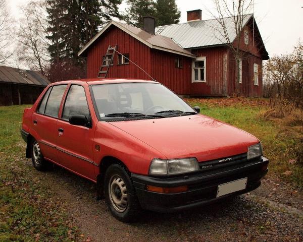 Фото Daihatsu Charade III Седан