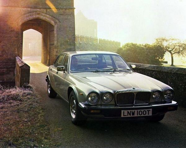 Фото Daimler Sovereign (XJ6) I Седан