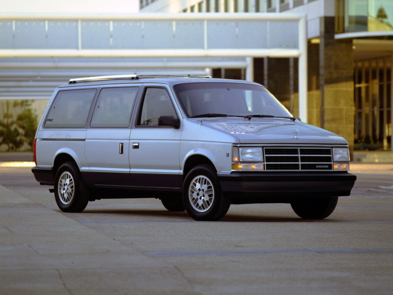 Фото Dodge Caravan I