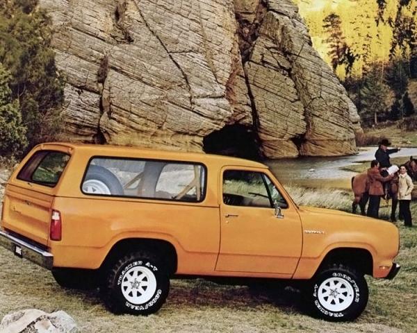 Фото Dodge Ramcharger I Внедорожник 3 дв.