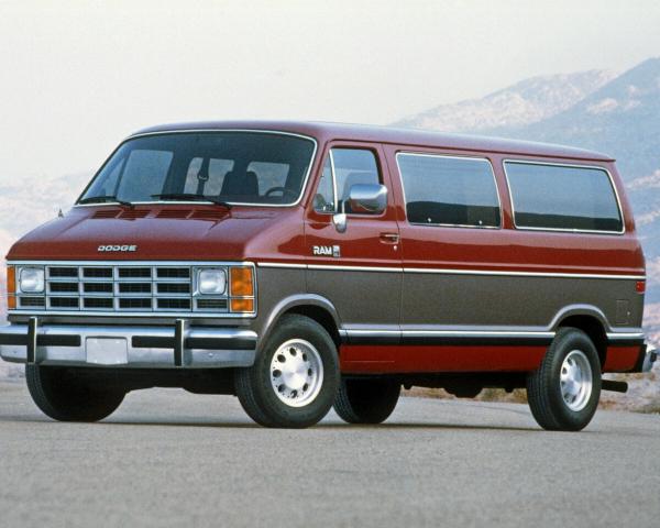 Фото Dodge RAM Van II Минивэн