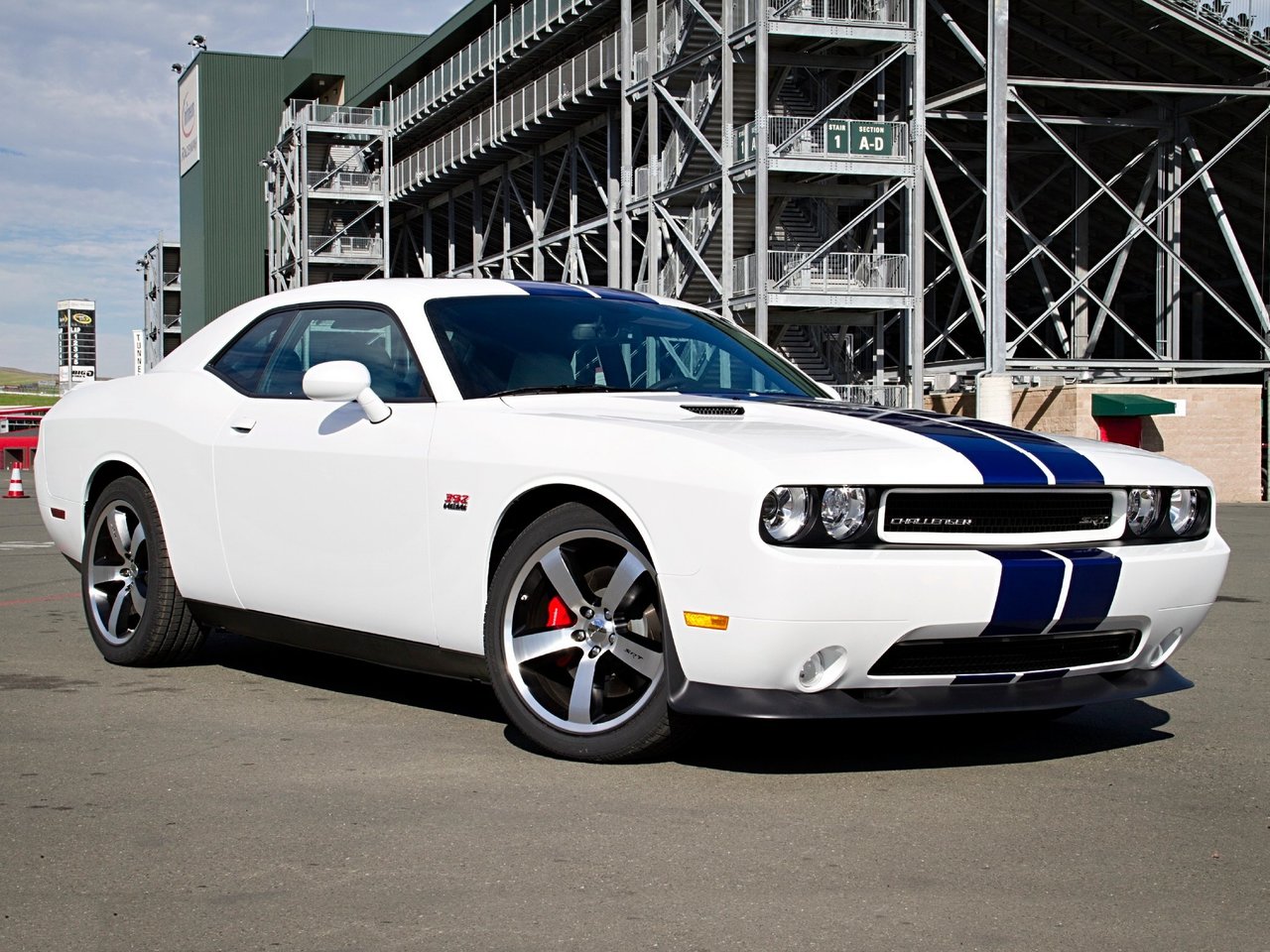 Фото Dodge Challenger III Рестайлинг