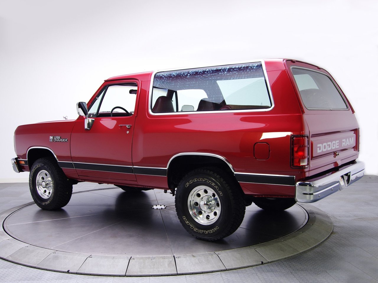 Фото Dodge Ramcharger II