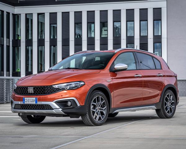 Фото Fiat Tipo 356 Рестайлинг Хэтчбек 5 дв. Cross