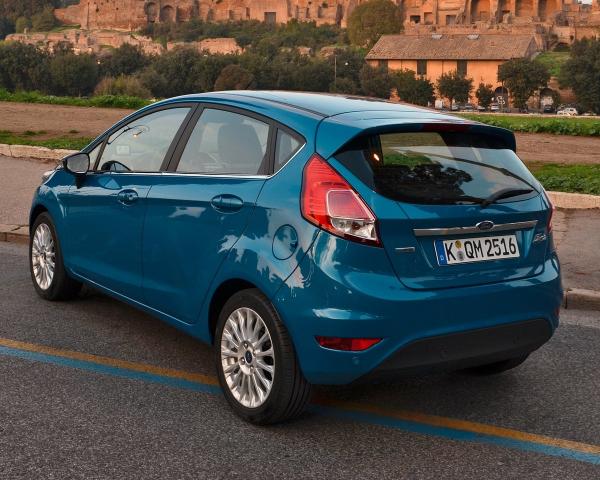 Фото Ford Fiesta VI Рестайлинг Хэтчбек 5 дв.