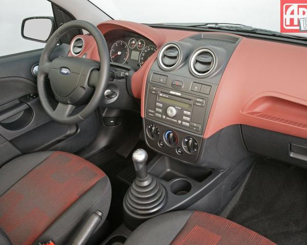 Фото Ford Fiesta V Хэтчбек 5 дв.