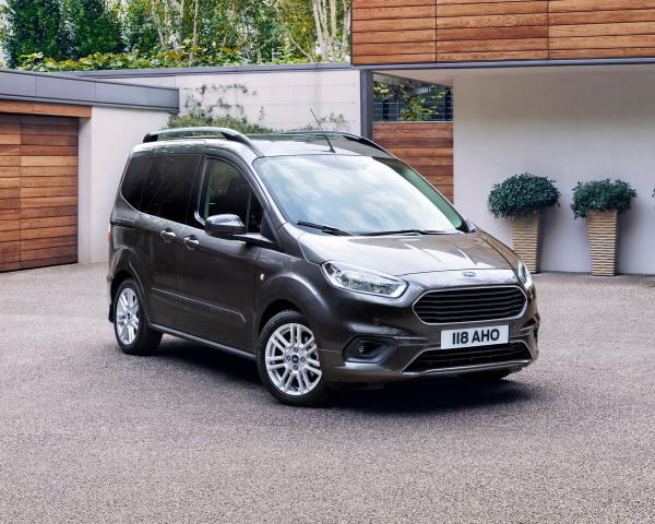 Фото Ford Tourneo Courier I Рестайлинг Компактвэн