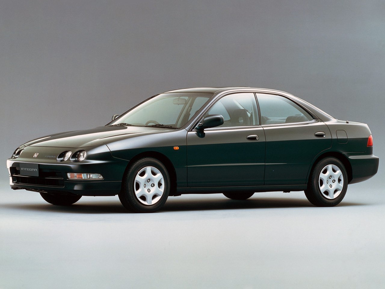 Модификация 1.6 MT Бензин, Полный привод, Механика, 120 л.с. Honda Integra  3 поколение 1993 - 1995, Седан