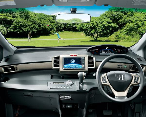 Фото Honda Freed I Рестайлинг Компактвэн Spike