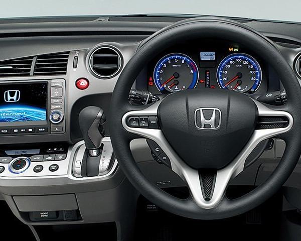 Фото Honda Stream II Рестайлинг Компактвэн